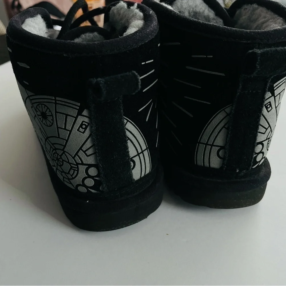 Star Wars UGG winter boots size 5 kids